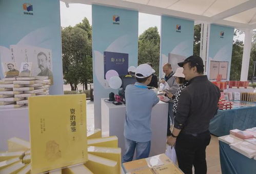 教育专家齐汇聚，康辉鞠萍携手朱迅高亚麟助力教育咨询